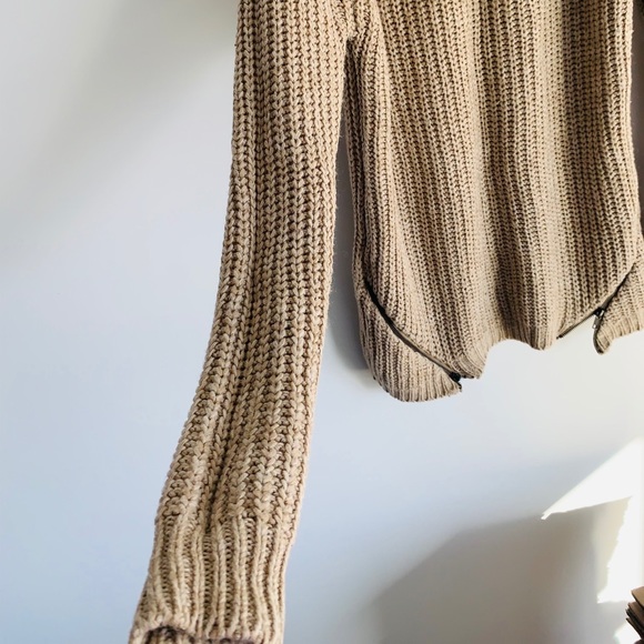 Light brown long sleeves knitted sweater. Medium. - Picture 2 of 7